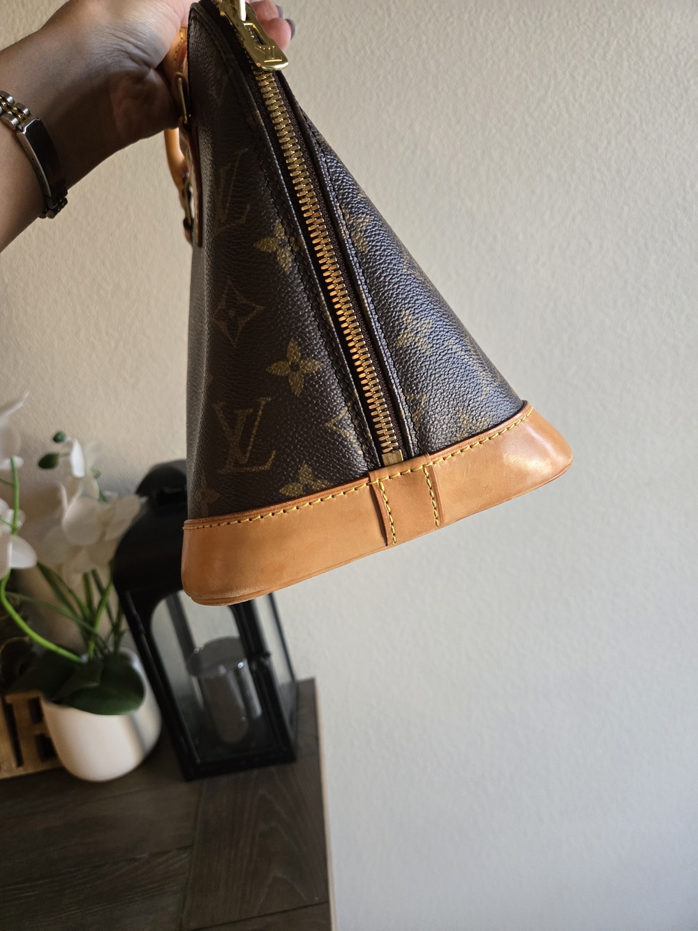Authentic Louis Vuitton Monogram Alma Handbag in Brown/Tan - Picture 13 of 16